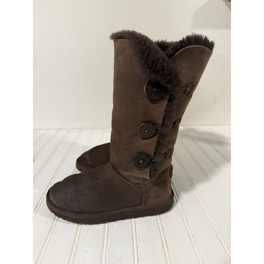 Women’s US 7 suede leather upper sheepskin lining, and blown rubber sole. - Picture 6 of 16
